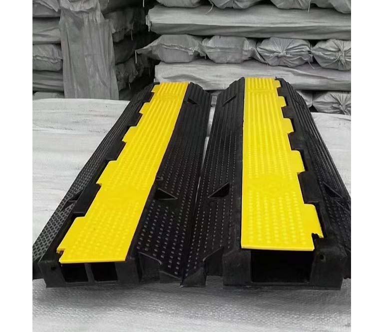 橡塑PVC線槽減速帶